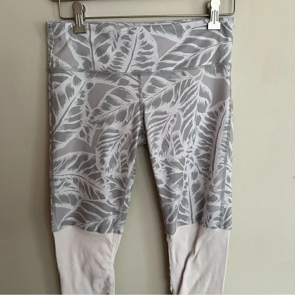 Alo Yoga Goddess palm leaf leggings size small